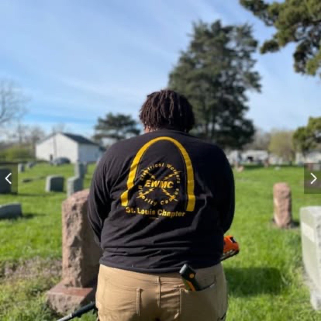 Member in an EWMC St. Louis Chapter shirt volunteering